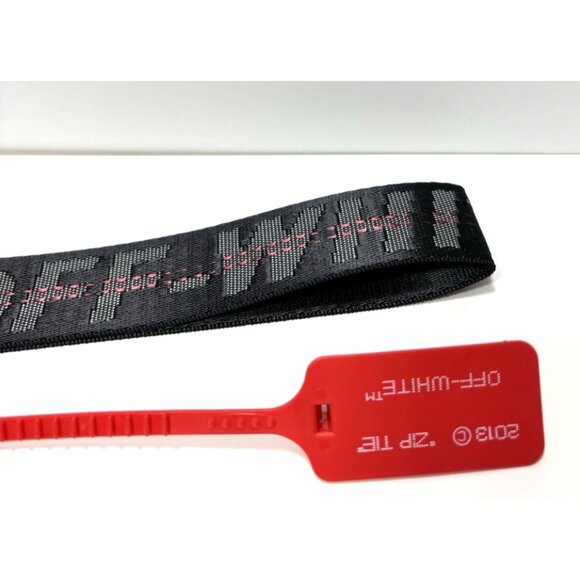 Off-White Keychain Black Strap w/ Zip Tie Logo Tag Industrial Key Holder NEW - Picture 3 of 8